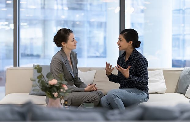 two people talking showing tips for effective listening 