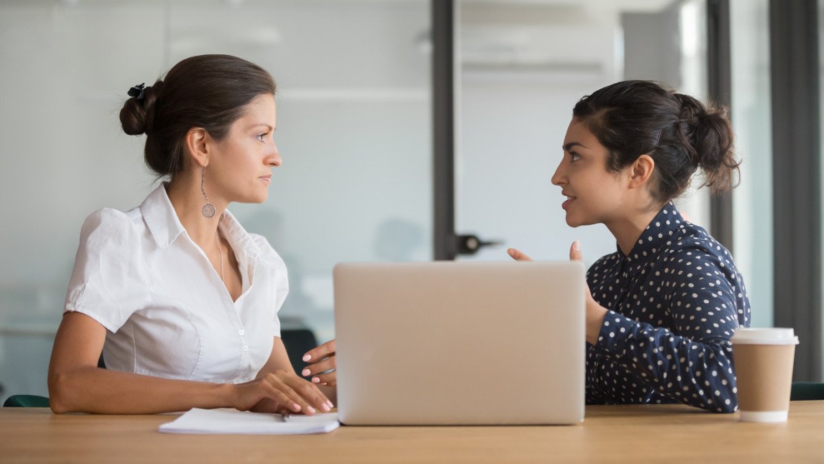 two people talking showing tips for effective listening